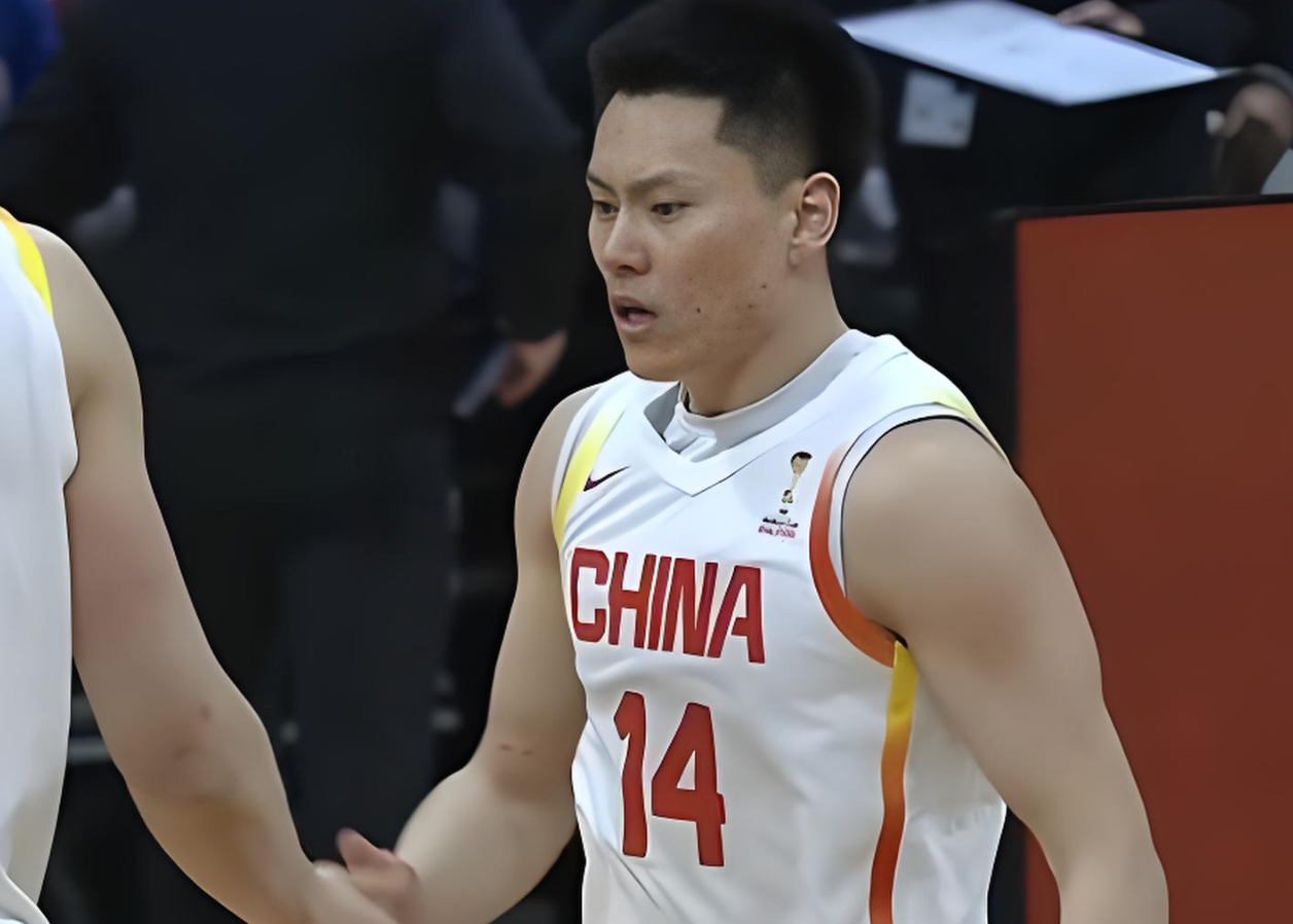 开云-有情有义！上海队特地给李弘权放长假，让其享受“奶爸”时光